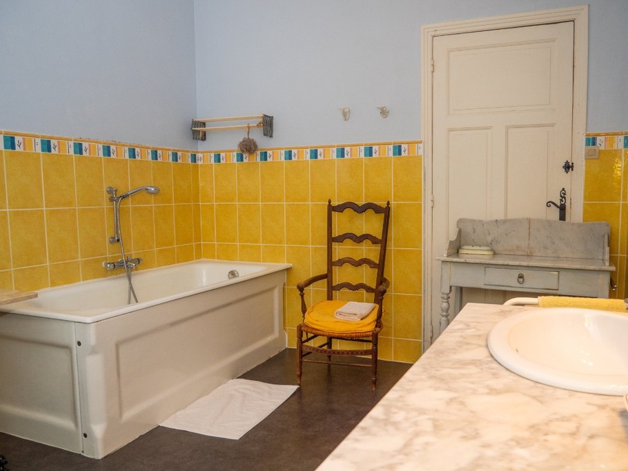 salle de bains de la chambre biros