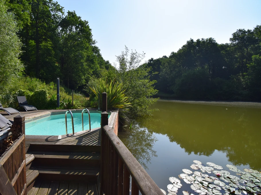 Piscine privée vue lac