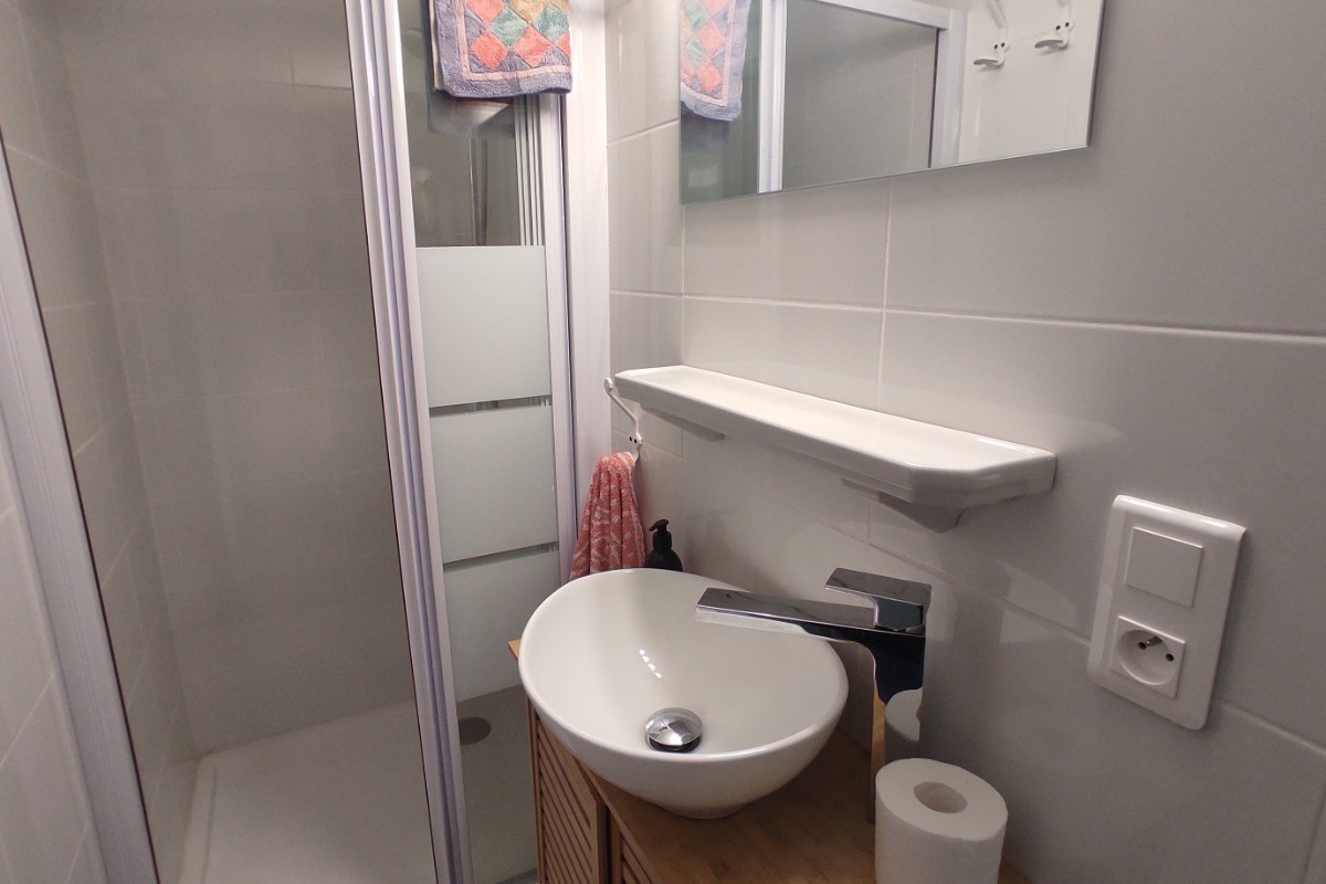 La Treille - location de vacances à la campagne pour 2 personnes - la salle d'eau