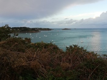 Vue d'octobre depuis le chemin de ronde , accessible à pied, à 50m de l'appartement.