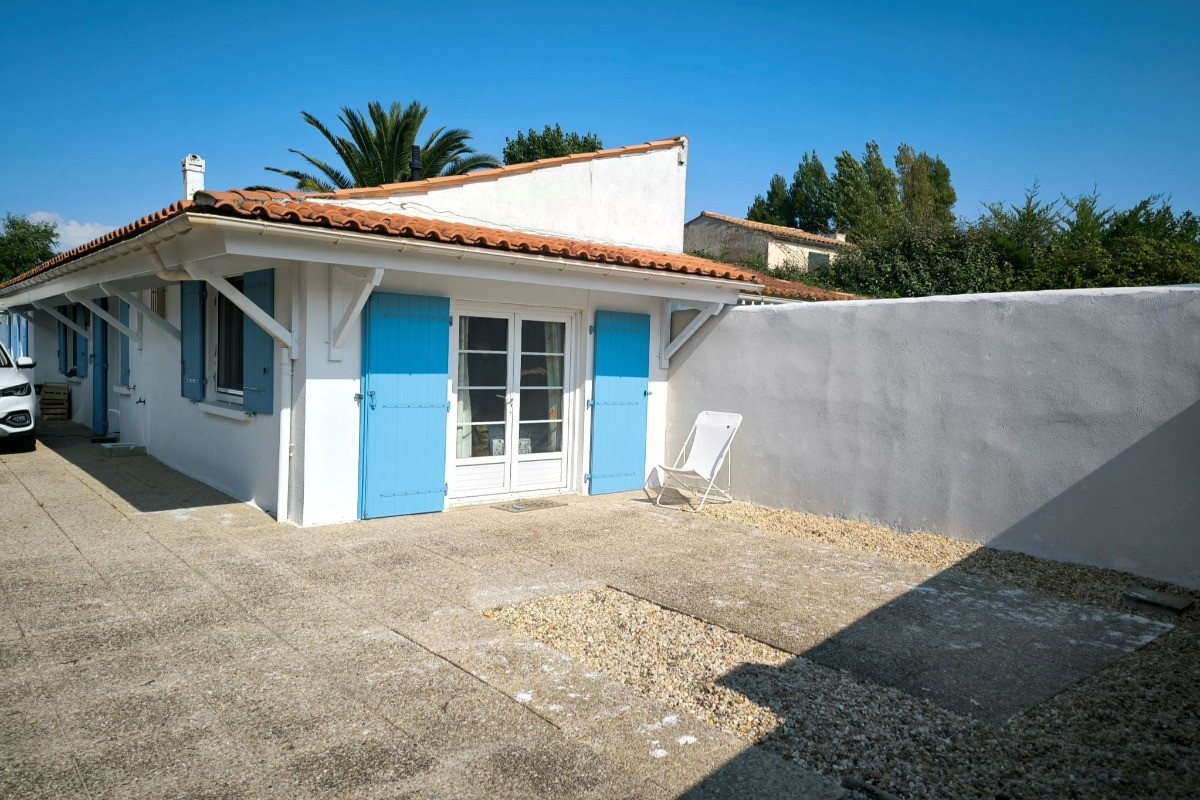 Le devant de notre gîte LA VAGUE OCEANE OLERONAISE