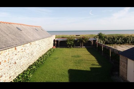 Jardin vu de la salle de bain