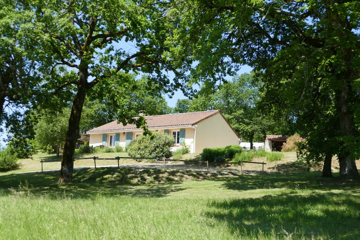 Jardin ombragée Village de Gîtes Les Collines d'Eyvigues Salignac Eyvigues 24580 Clévacances
