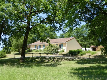 Jardin ombragée Village de Gîtes Les Collines d'Eyvigues Salignac Eyvigues 24580 Clévacances
