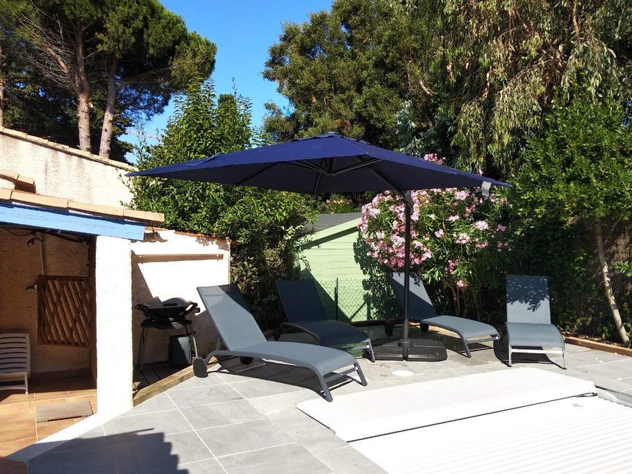 Villa Aljuco, piscine et transats