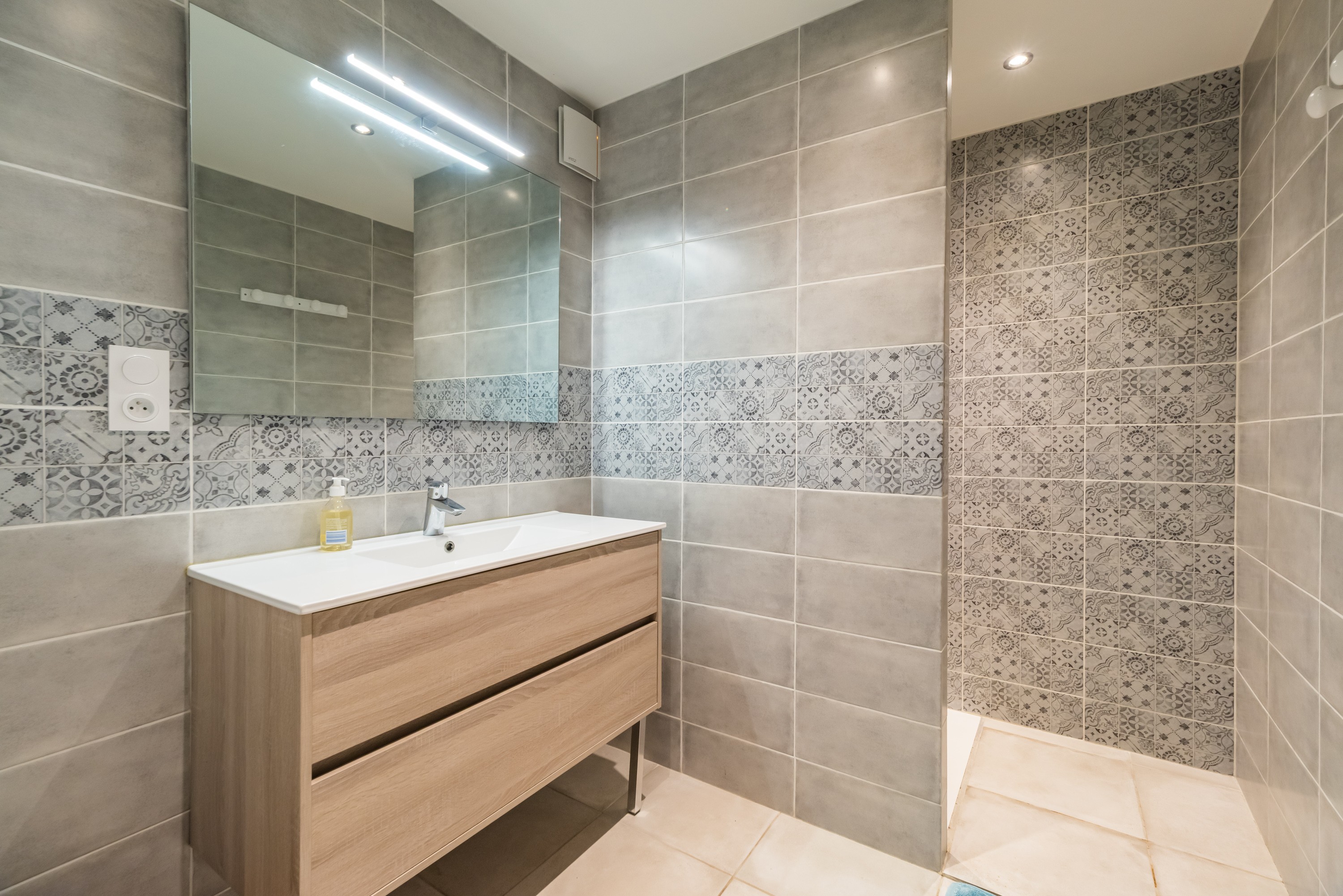 Location Paimpol Clévacances Derrien, ground floor bathroom