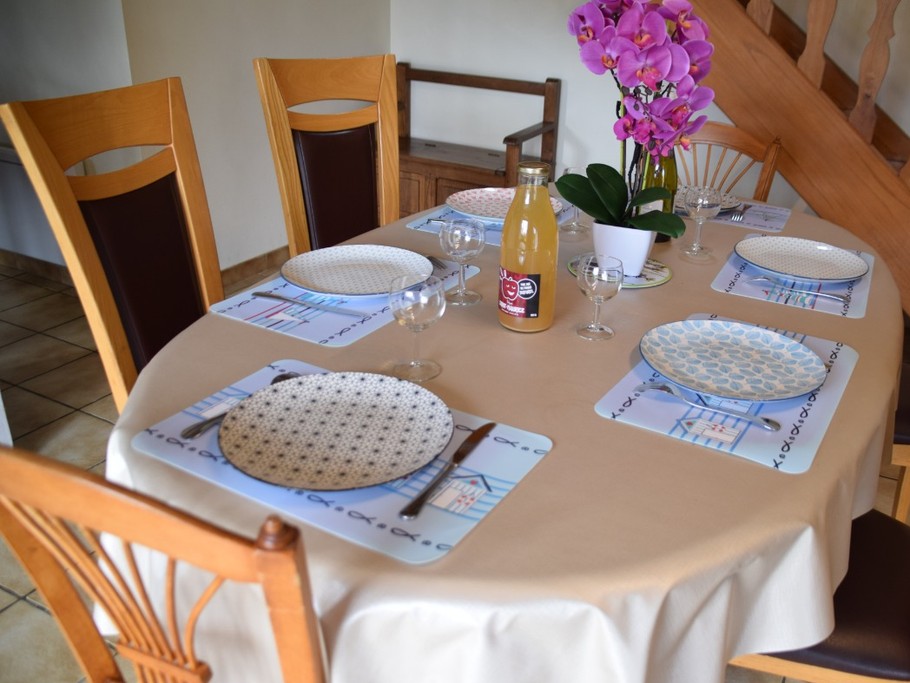 salle à manger Location Tréguidel Clévacances