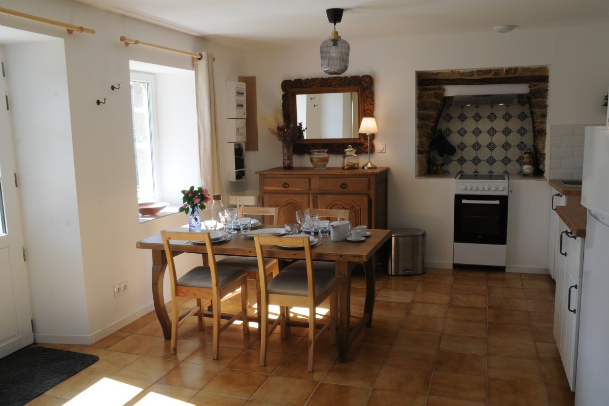 GALLET-SERRA location de vacances, Lanrodec, Clévacances, la pièce de vie avec salon séjour et cuisine