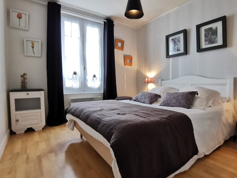 Chambre avec lit 140