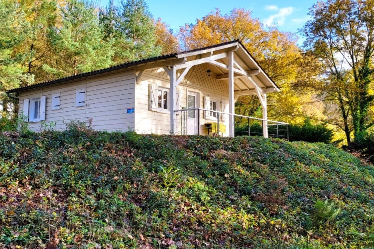 Façade CHALET MILLEPERTUIS Gîte Chez Christiane et Yves 24 Aubas