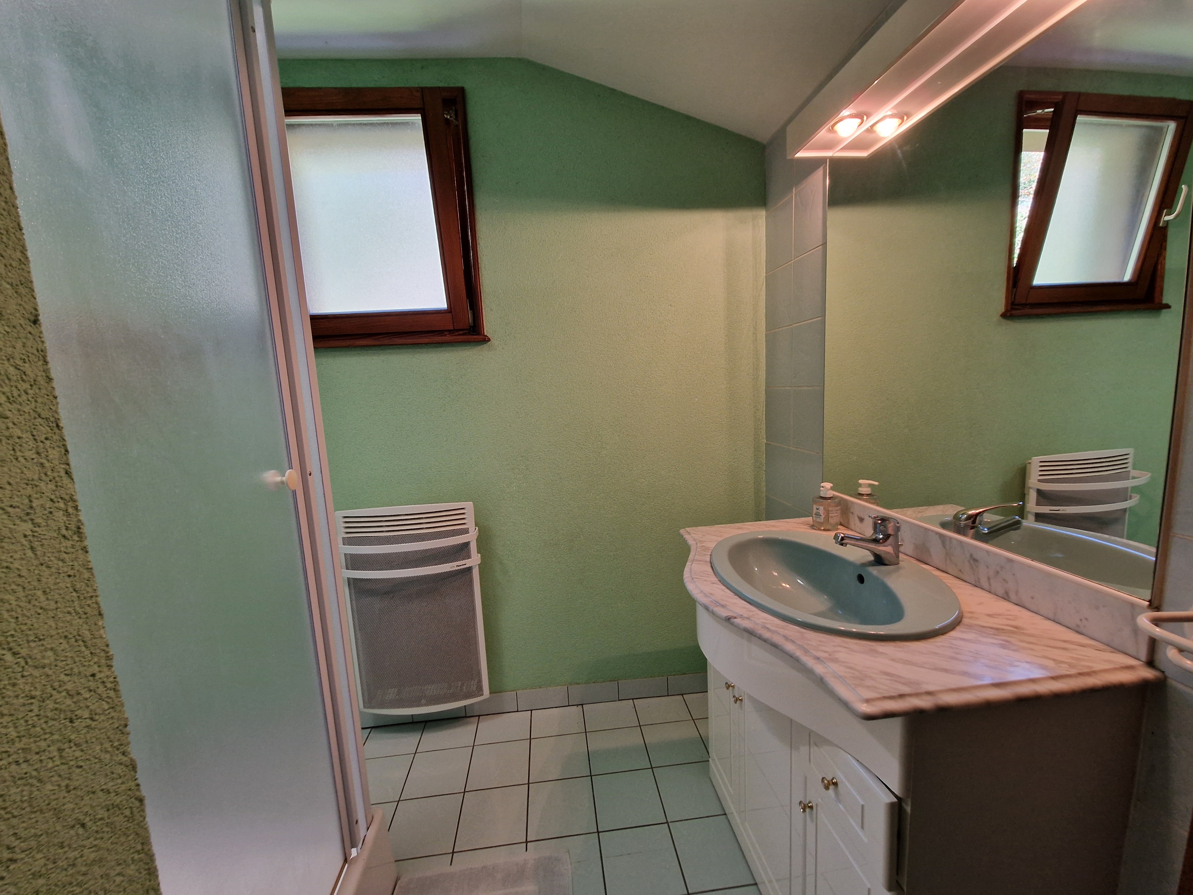 Upstairs bathroom - Arnica holiday cottage