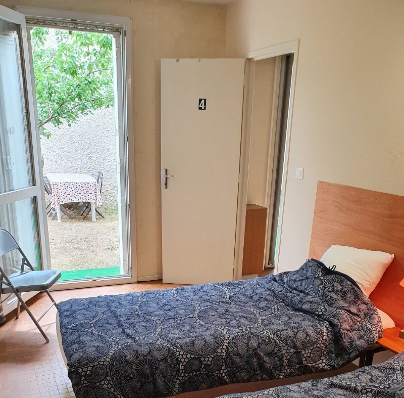 Chambre RDC qui donne sur le jardin