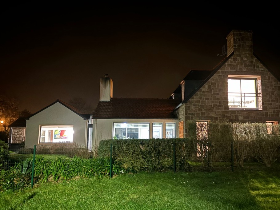 balcon étage en haut à droite