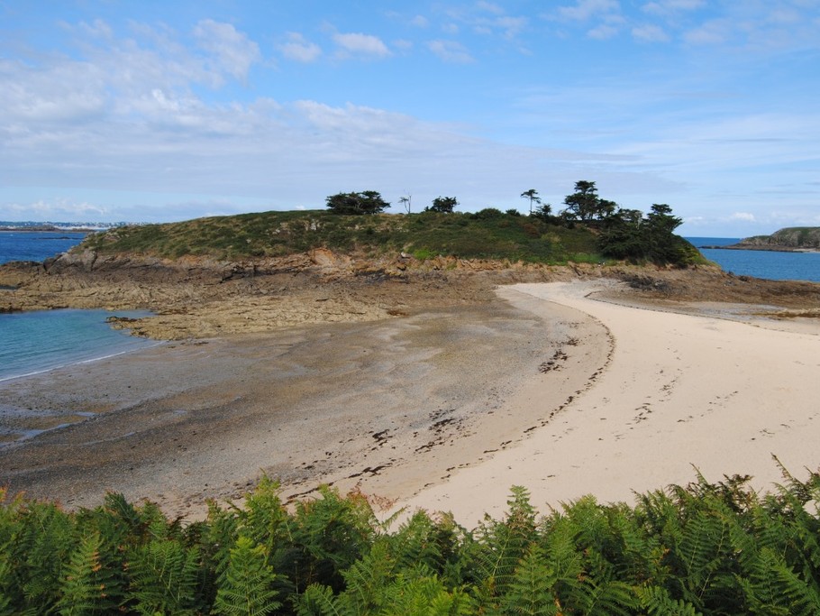 plage du Perron et l'île du perron