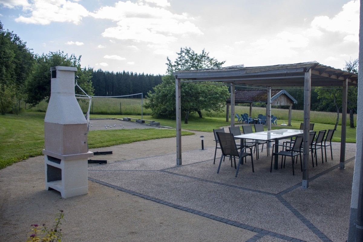 Grand jardin et ses espaces, repas, jeux, jardin.. - L Escale ô Sources