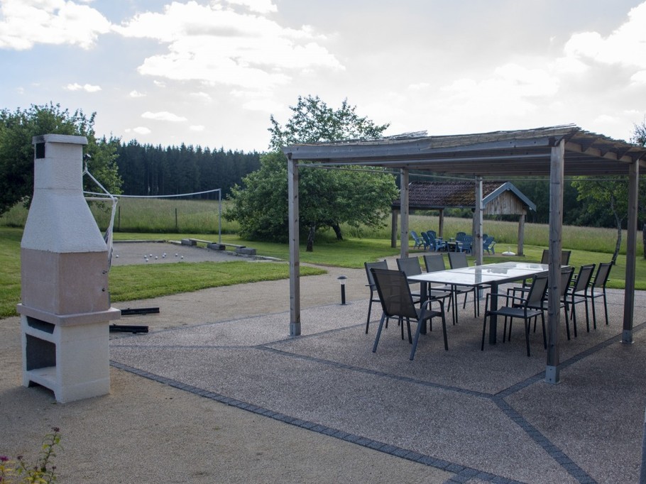 Grand jardin et ses espaces, repas, jeux, jardin.. - L Escale ô Sources