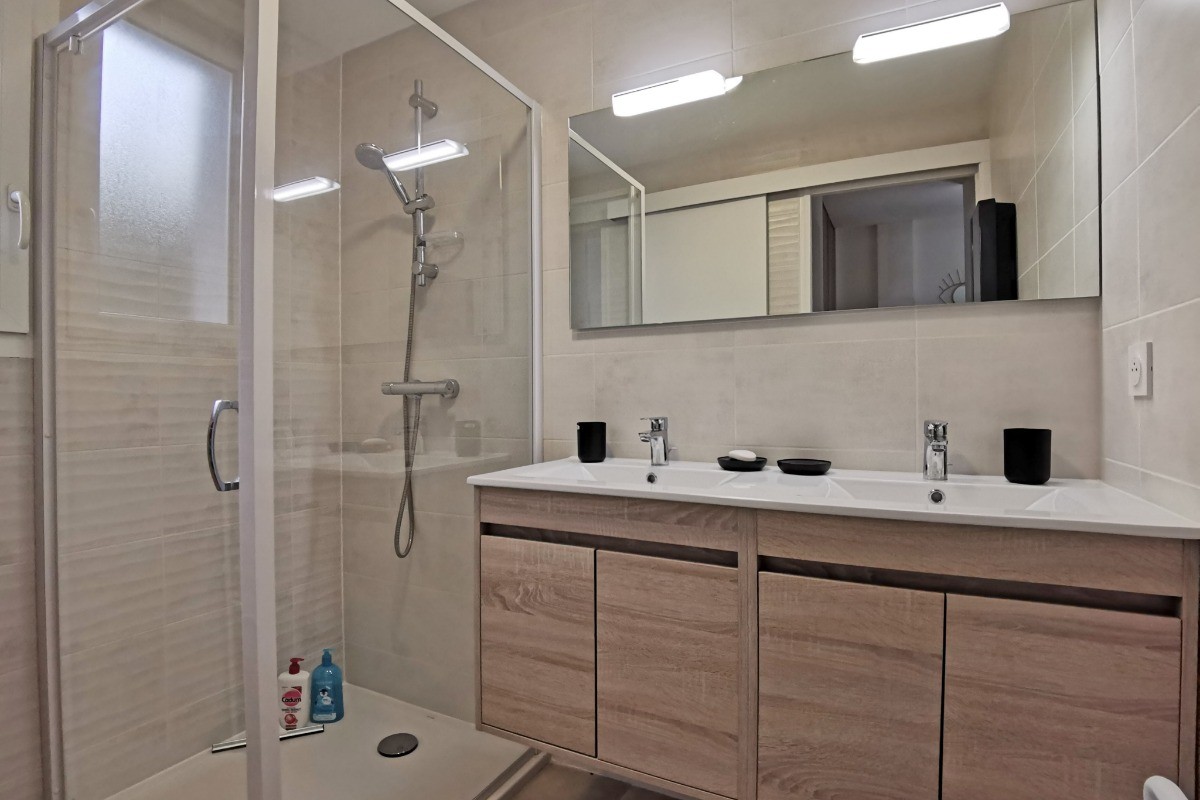 Salle d'eau indépendante avec linge de toilette fournis