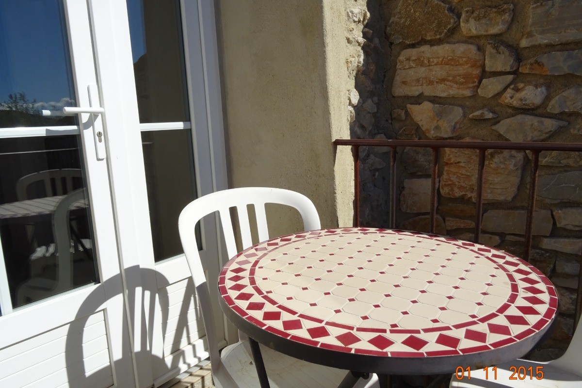 Petite terrasse devant entrée