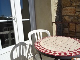 Petite terrasse devant entrée