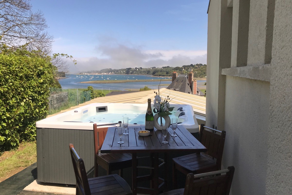 Spa vue mer et son coin bar