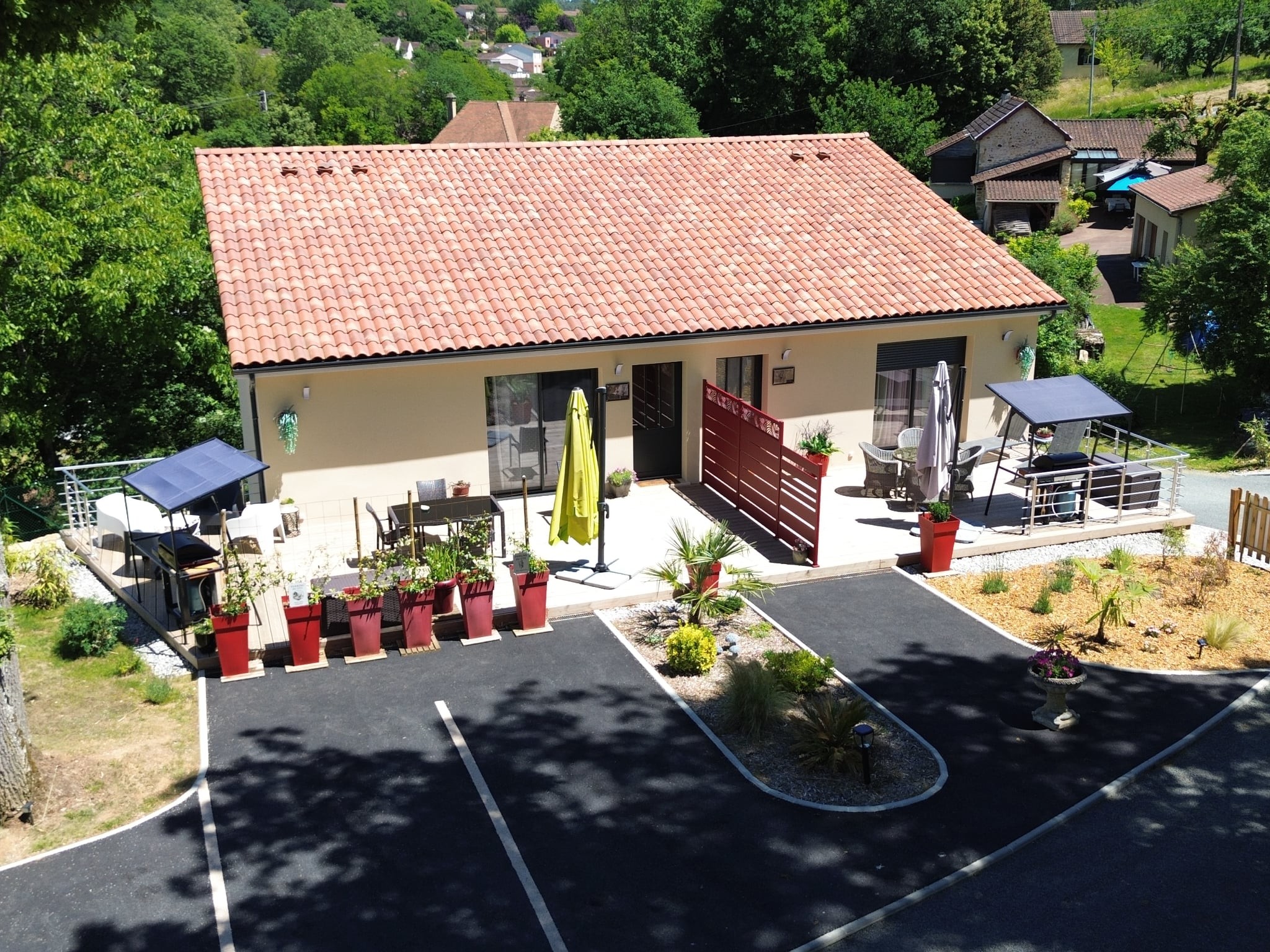 Terrasse extérieure et Parking privés