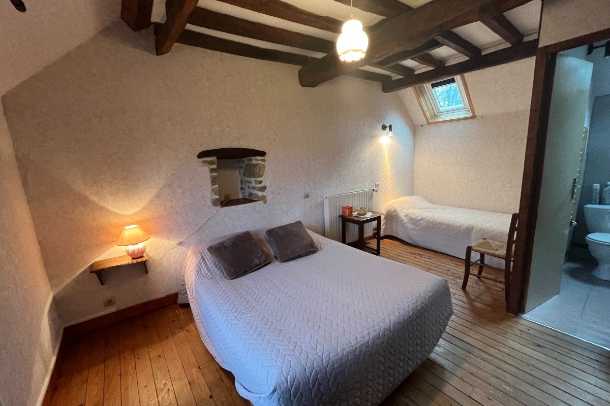 chambre 2 couchage 3 personnes Clecy
