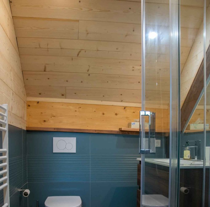 Salle d'eau et WC à l'étage