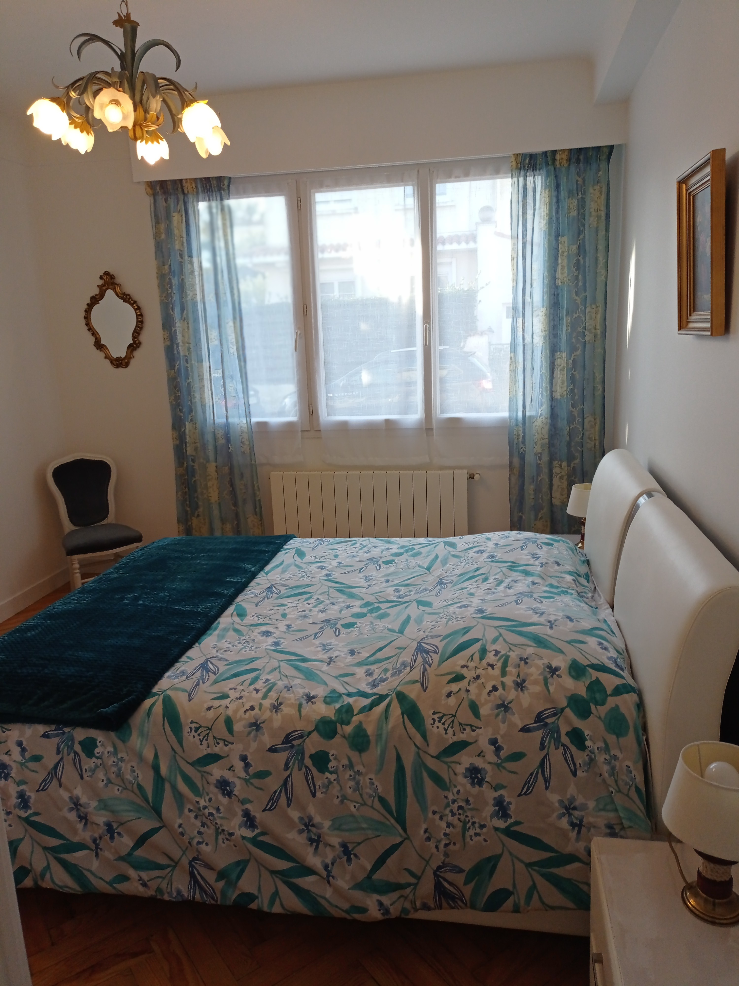 Chambre lumineuse de la villa Almisca à Royan en Charente maritime