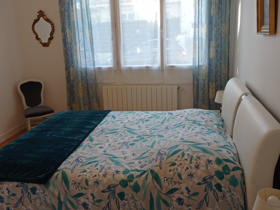 Chambre lumineuse de la villa Almisca à Royan en Charente maritime