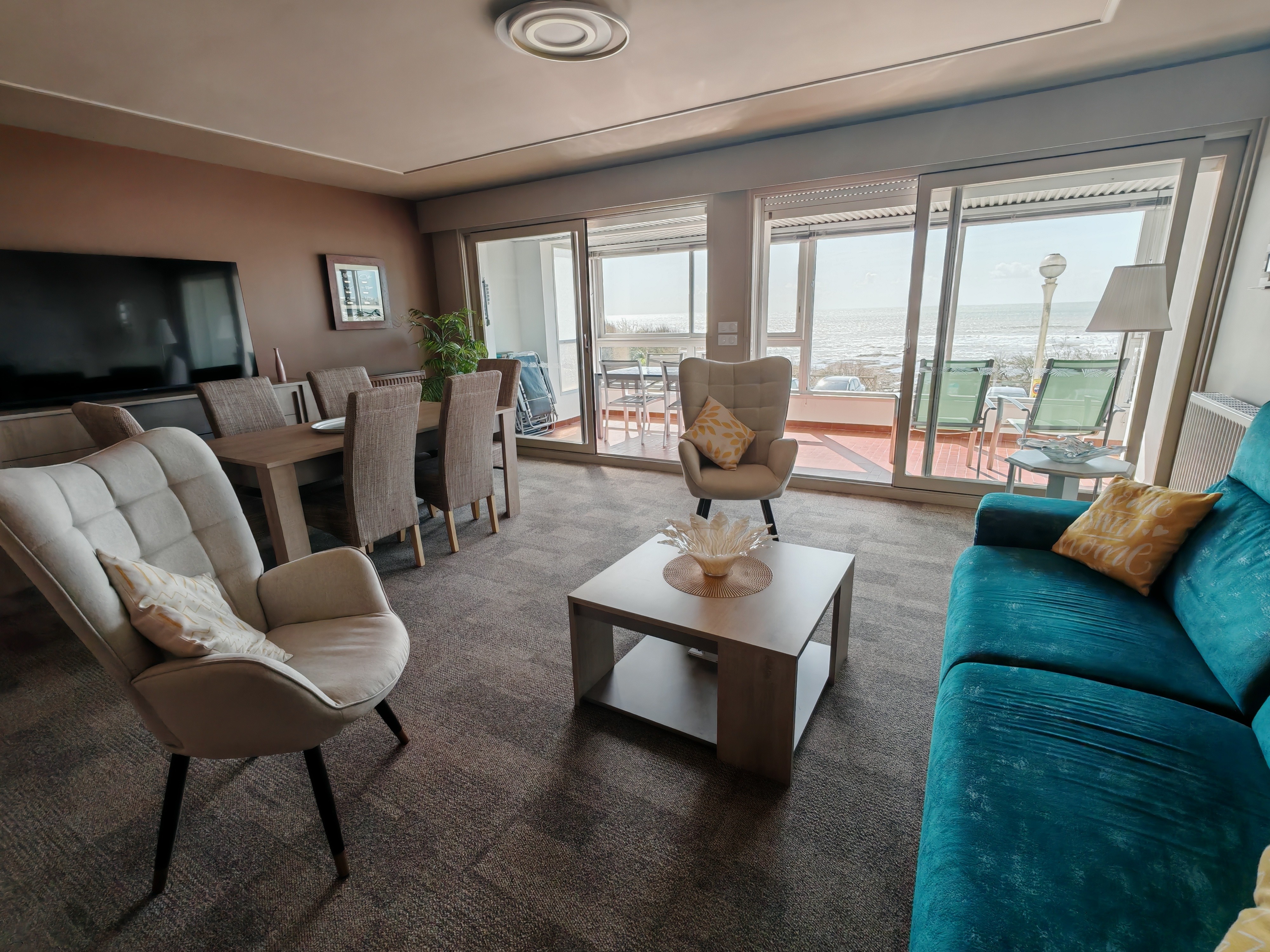 Living room with access to the large loggia
