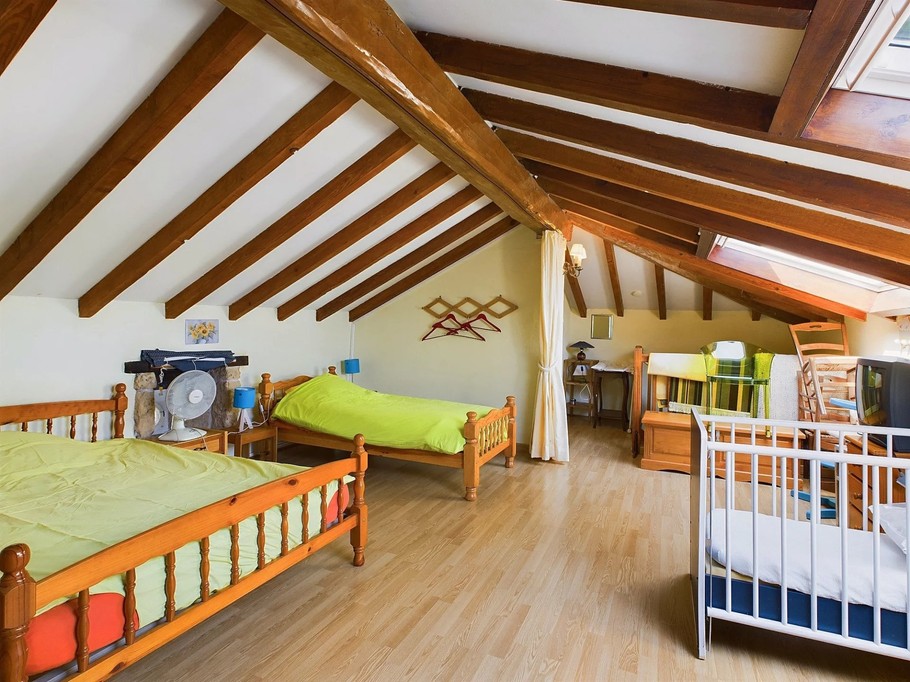 mezzanine: trois couchages pour adolescents ou enfants et un lit bb