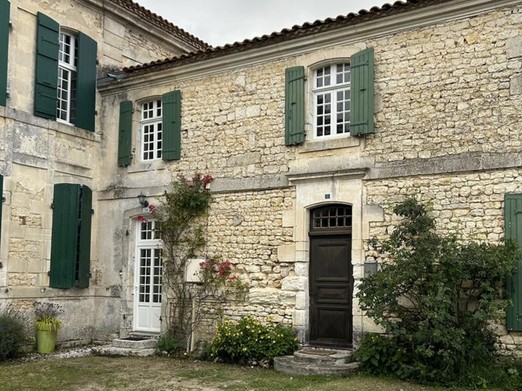 Maison Gareshé du 18e siècle, maison d'hôtes avec 3 chambres avec leur salle d'eau et toilettes privatives, en Charente maritime