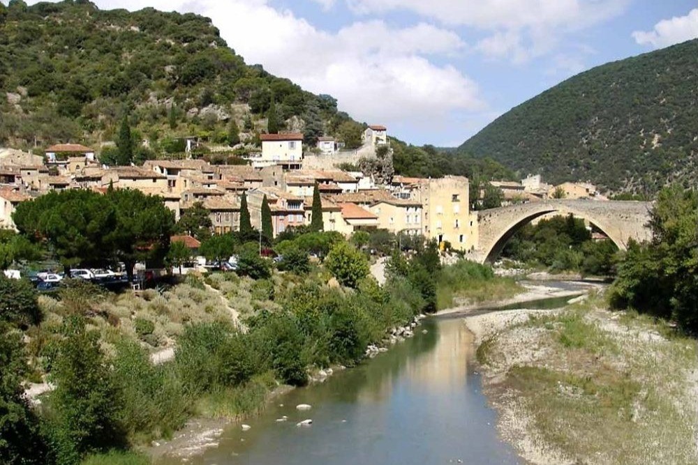 NYONS LE PONT ROMAN A 4 KM DU DOMAINE