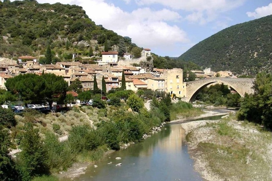 NYONS LE PONT ROMAN A 4 KM DU DOMAINE