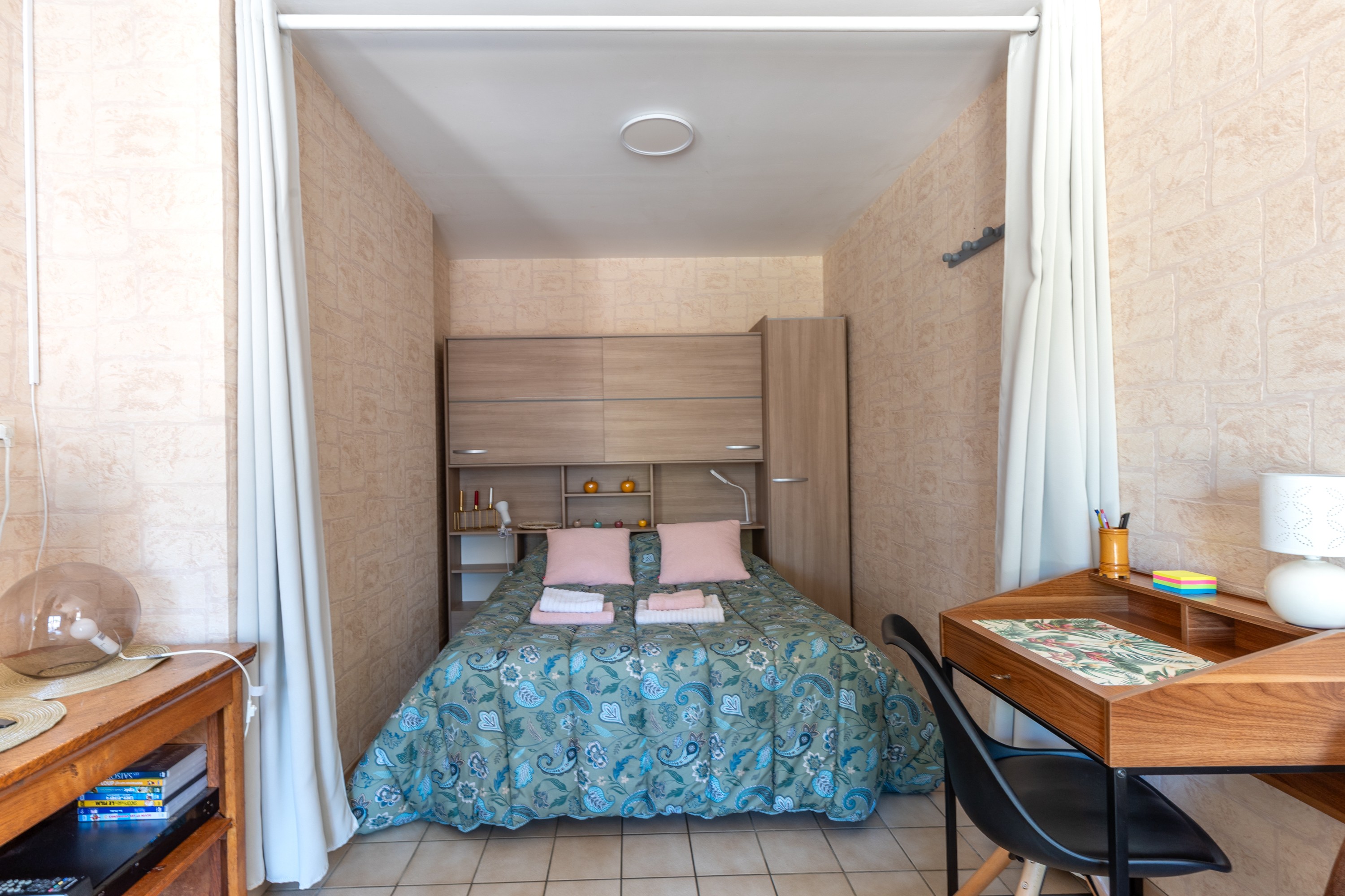 alcove bedroom
