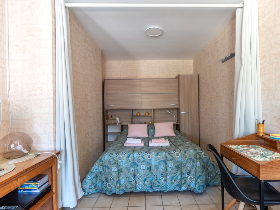 alcove bedroom