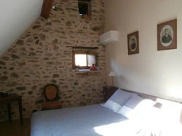 gde chambre lit 160 climatisée gîte de Trézagou St Céré LOT 46400