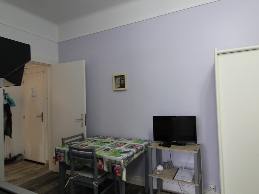 Espace repas - Studio RDC côté jardin