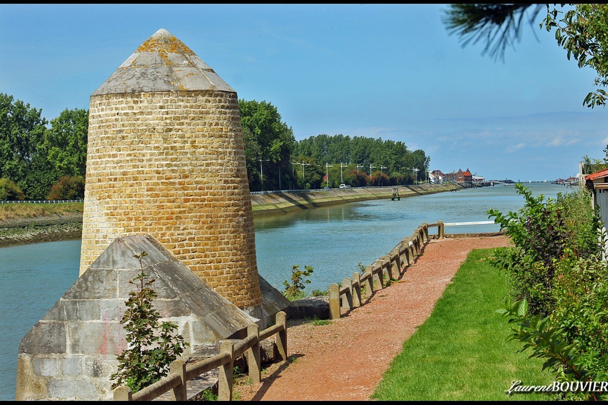 A la sortie des remparts, direction le chenal puis la mer. Tout cela, à pieds ou à vélo.