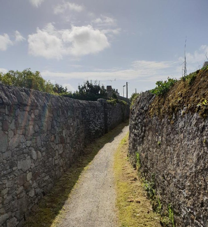 une venelle proche de la maison