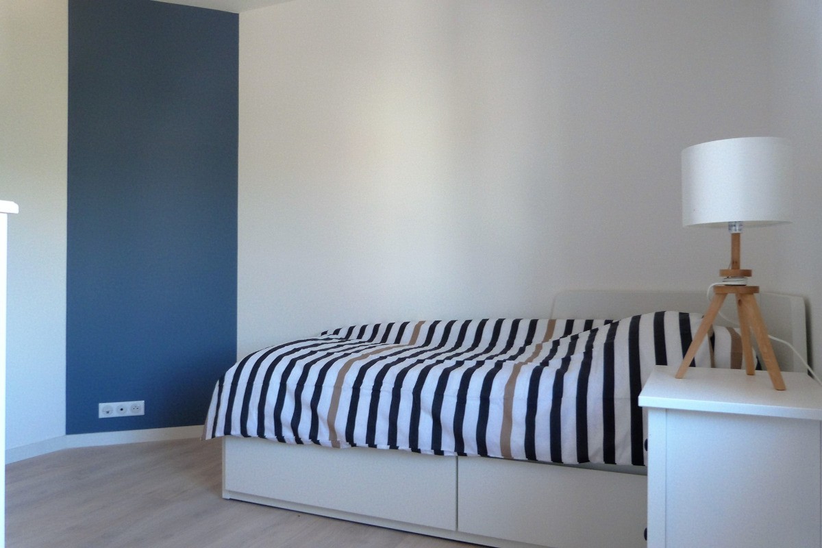 A l'étage : chambre avec un lit gigogne en 80, modulable en 1 lit en 160