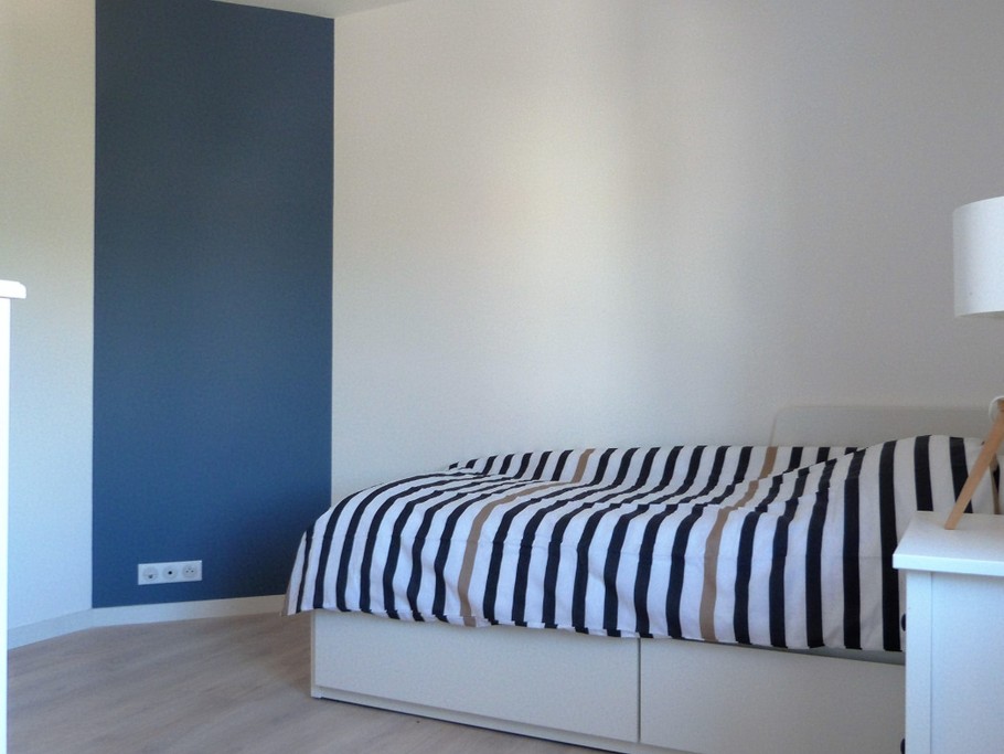 A l'étage : chambre avec un lit gigogne en 80, modulable en 1 lit en 160