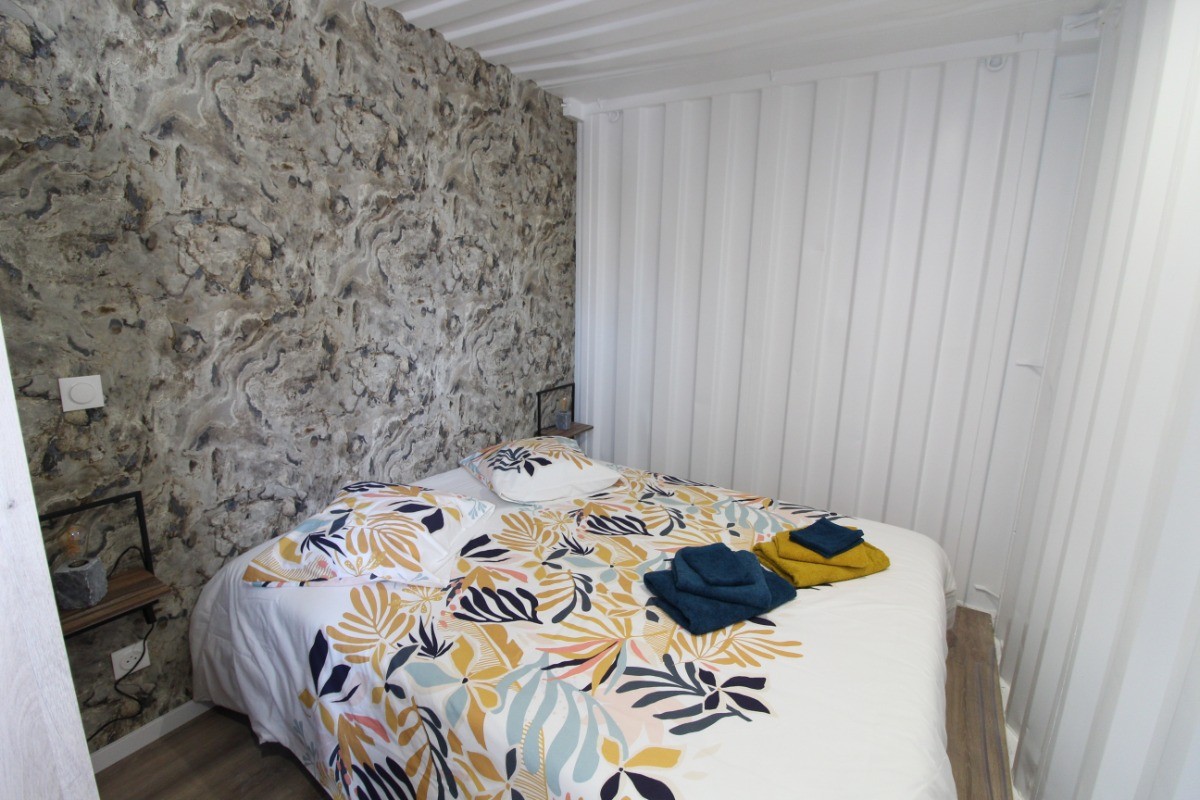 Chambre lit 160 - Gîte Timéo Container Maritime à Bains-les-Bains