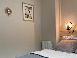 Chambre parents avec literie neuve (matelas latex et sommier)