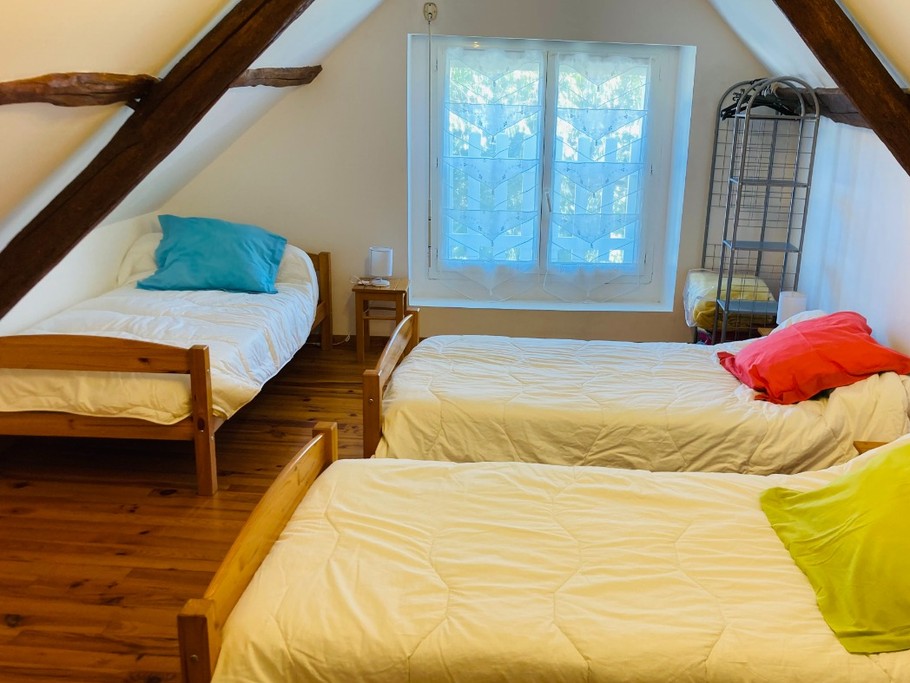 Etage - Chambre avec 3 lits simples