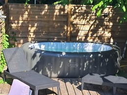 Terrasse, jacuzzi privé - Appartement tout confort avec jacuzzi à Plainfaing