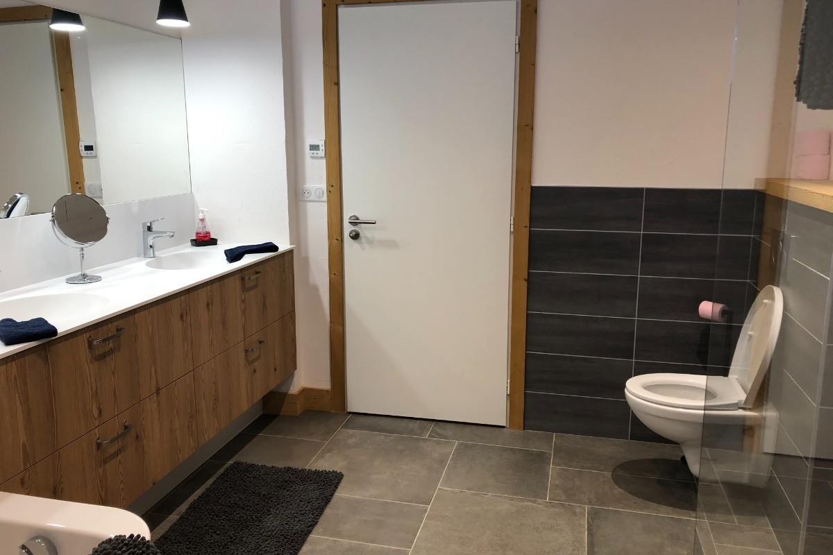 Salle de bains et WC - Le "Chalet" de Popy