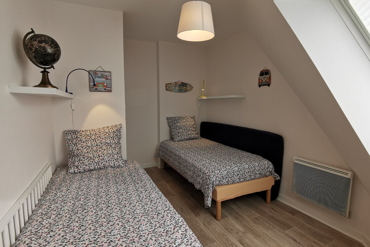 Chambre avec 2 lits 90 à l'étage