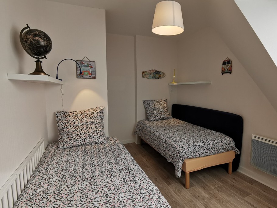 Chambre avec 2 lits 90 à l'étage