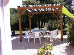 Vue de la maison sur pergola